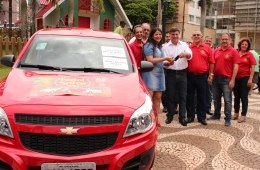 Aciu entrega os prêmios da campanha de Natal