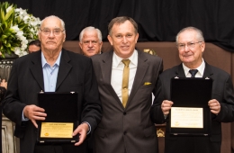 Aciu comemora 50 anos com entrega  de troféu aos melhores do ano