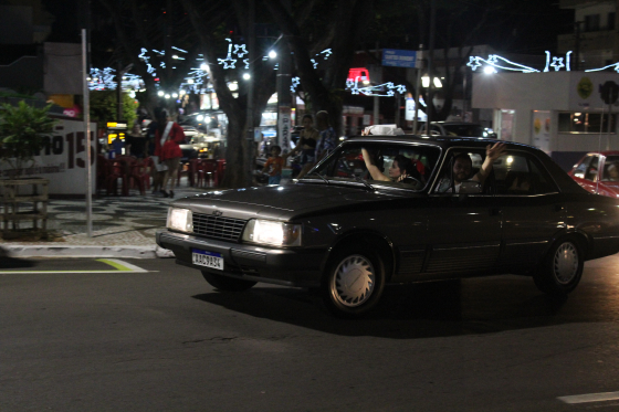 Desfile de carros antigos é promovido pela Aciu