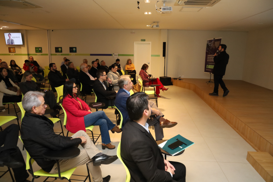 Linha de crédito e capacitação são apresentadas no Café com Associados