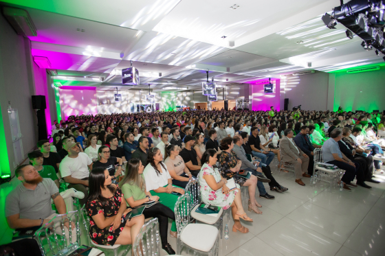 Thiago Concer e Carla Sarni virão a Umuarama para evento da Aciu