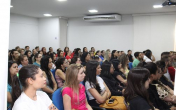 PALESTRA - "Fatores que influenciam o atendimento"