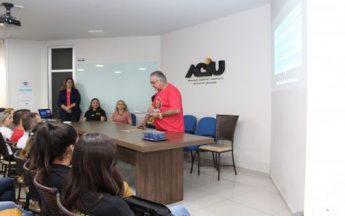 PALESTRA - "Fatores que influenciam o atendimento"