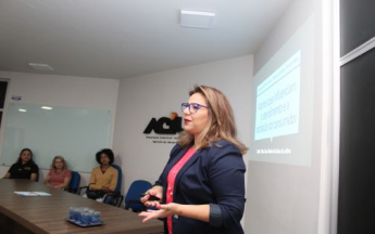 PALESTRA - "Fatores que influenciam o atendimento"