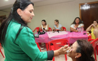 Curso de Automaquiagem Mary Kay