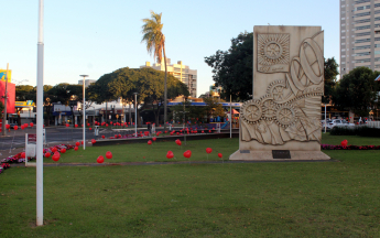 Ação especial do Dia dos Namorados - Praça Miguel Rossafa