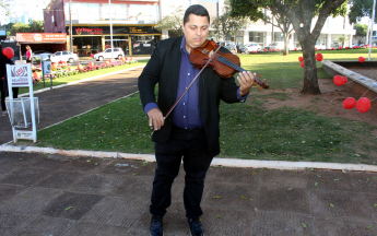 Ação especial do Dia dos Namorados - Praça Miguel Rossafa