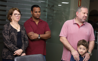 Aciu homenageia Regina Célia Rodrigues Lima e Arecídio Cassiano Junior com espaços nomeados na sede da entidade