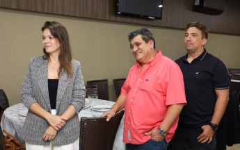 Aciu homenageia Regina Célia Rodrigues Lima e Arecídio Cassiano Junior com espaços nomeados na sede da entidade