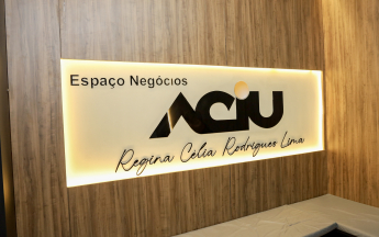 Aciu homenageia Regina Célia Rodrigues Lima e Arecídio Cassiano Junior com espaços nomeados na sede da entidade