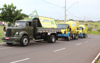 Desfile de caminhões de indústrias - Natal