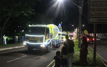 Desfile de caminhões de indústrias - Natal