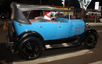 Desfile de Carros Antigos