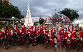 Desfile de Papais Noéis Ciclistas