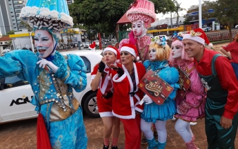 Desfile de Papais Noéis Ciclistas