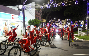 Desfile de Papais-Noéis Ciclistas