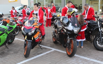 Desfile de Papais Noéis Motociclistas