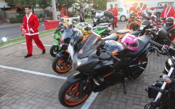 Desfile de Papais Noéis Motociclistas