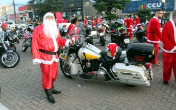 Desfile de Papais Noéis Motociclistas