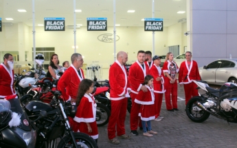 Desfile de Papais Noéis Motociclistas