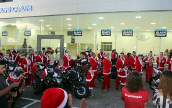 Desfile de Papais Noéis Motociclistas