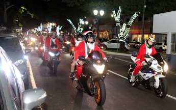 Desfile de Papais Noéis Motociclistas
