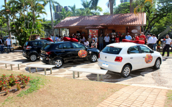 Encerramento da campanha Natal de Esperança - Entrega dos veículos