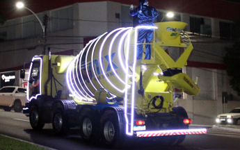 Natal de Luz - Desfile de Caminhões da Indústria