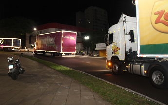 Natal de Luz - Desfile de Caminhões da Indústria