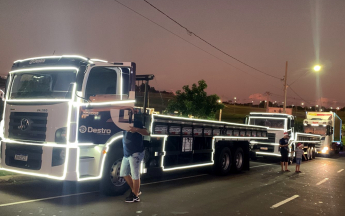 Natal de Luz - Desfile de Caminhões da Indústria