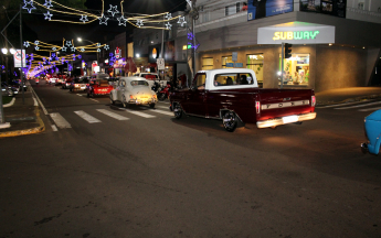 Natal de Luz - Desfile de Carros Antigos com Papais Notéis Motoristas