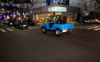 Natal de Luz - Desfile de Carros Antigos com Papais Notéis Motoristas