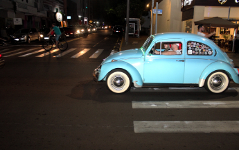 Natal de Luz - Desfile de Carros Antigos com Papais Notéis Motoristas