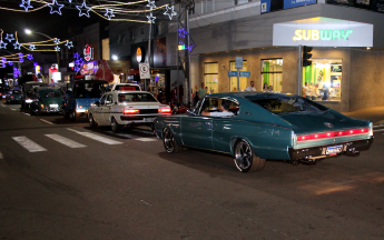 Natal de Luz - Desfile de Carros Antigos com Papais Notéis Motoristas