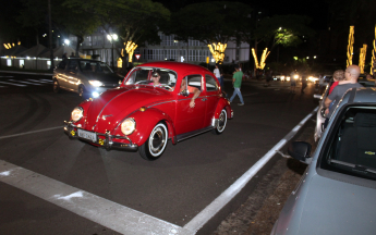 Natal de Luz - Desfile de Carros Antigos com Papais Notéis Motoristas