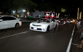 Natal de Luz - Desfile de Carros Antigos com Papais Notéis Motoristas