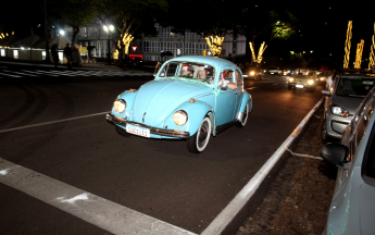 Natal de Luz - Desfile de Carros Antigos com Papais Notéis Motoristas