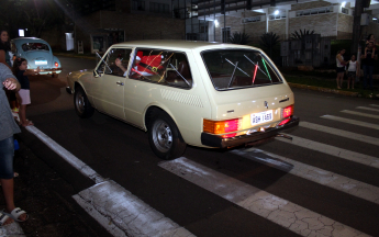 Natal de Luz - Desfile de Carros Antigos com Papais Notéis Motoristas