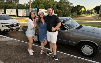Natal de Luz - Desfile de Carros Antigos com Papais Notéis Motoristas