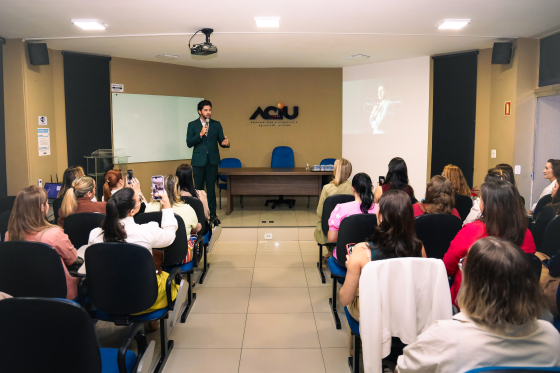 Palestra destaca o “preço de não aparecer nas redes sociais”