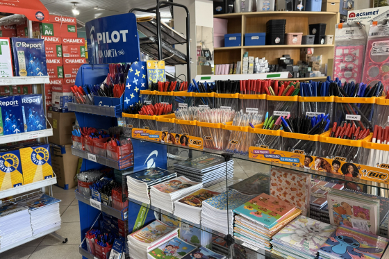 Venda de materiais escolares aquece o comércio neste início de ano